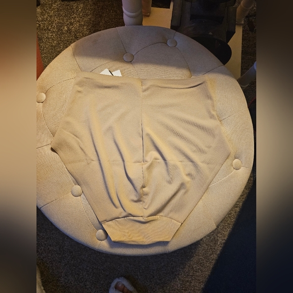 Naomi and Nicole Light Shaping Brief - Picture 2 of 5